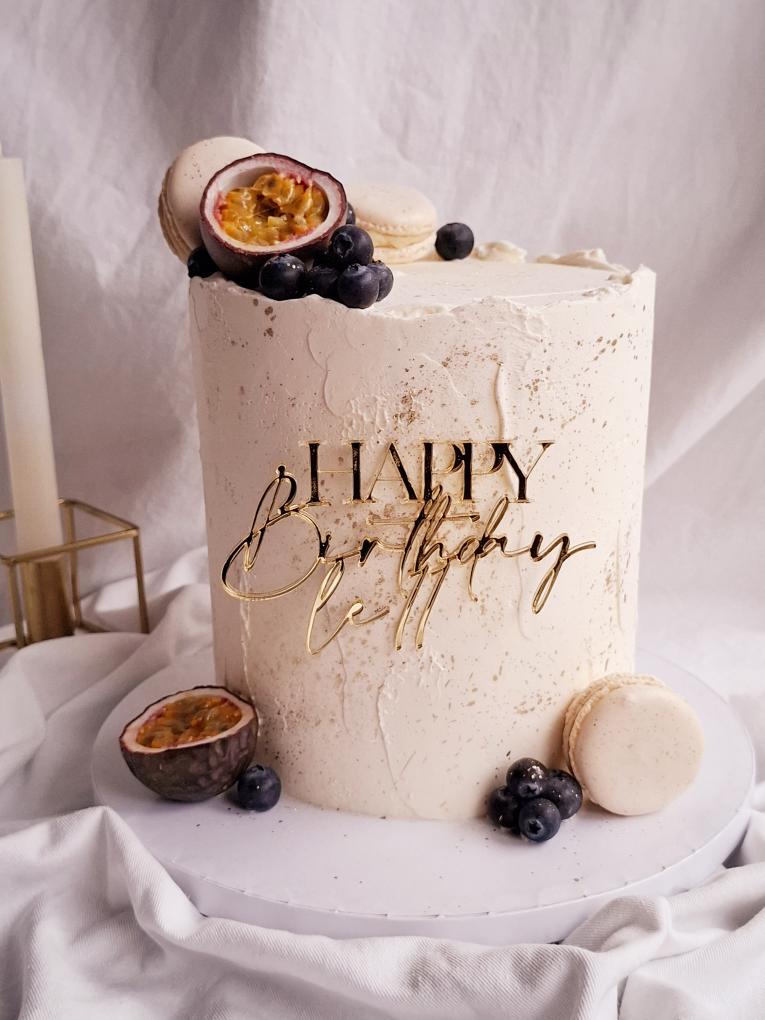 Face topper acrylique Happy Birthday + un mot ou un prénom