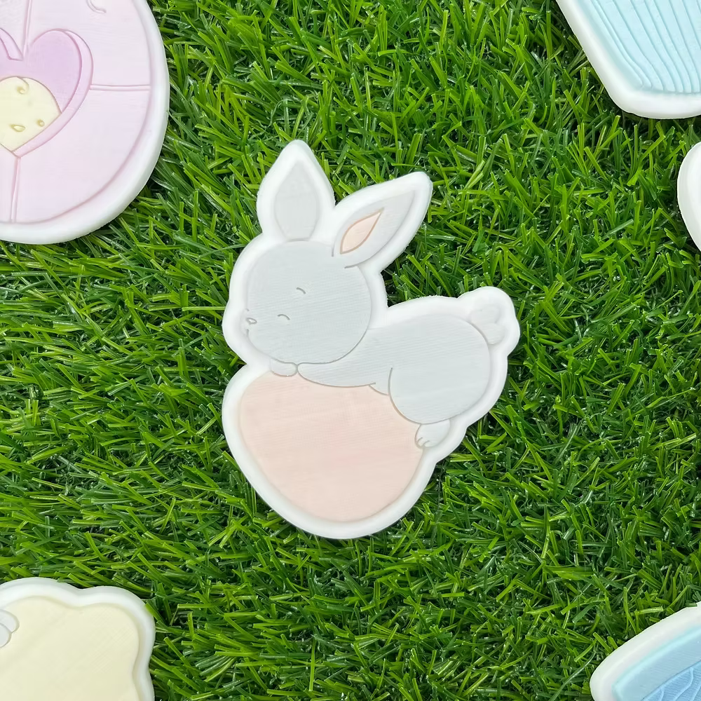 Tampon + emporte pièce Lapin sur l'oeuf  - LM