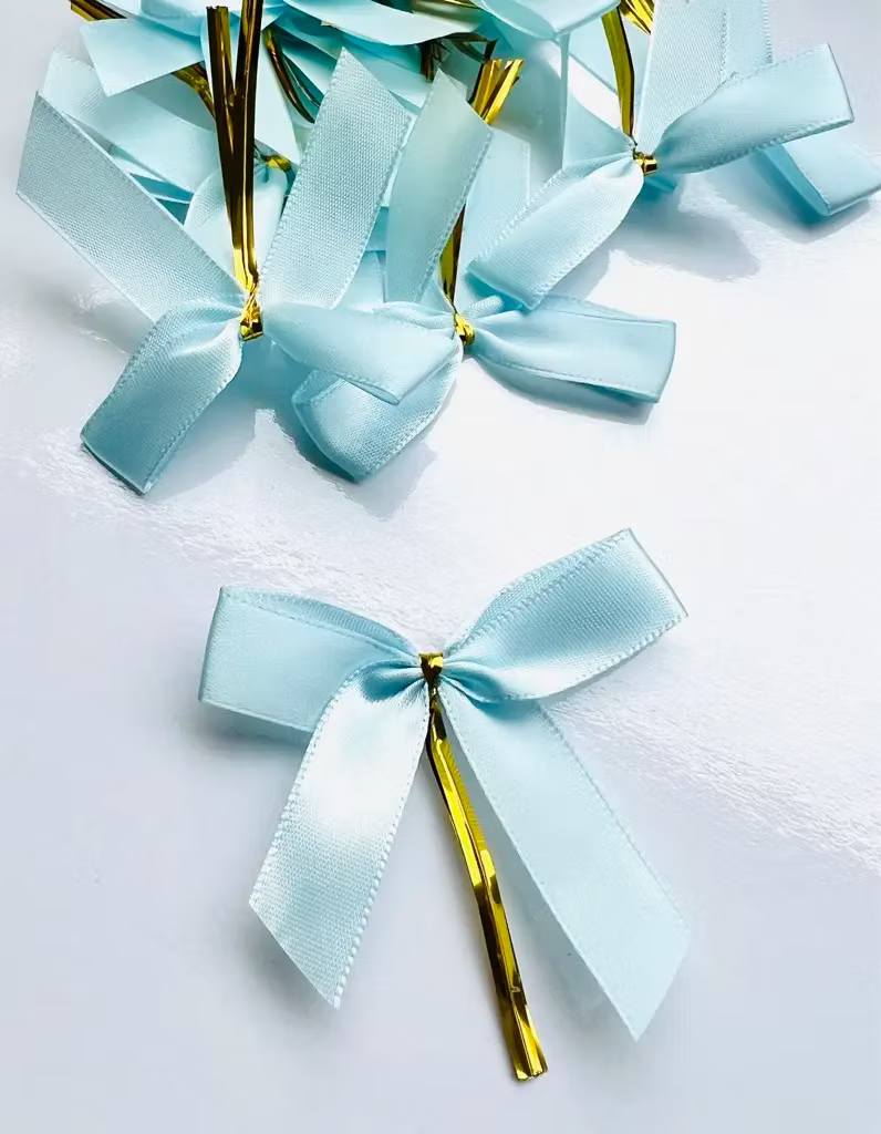 Noeud papillon avec fermeture à clip - Bleu bébé - 10 pièces