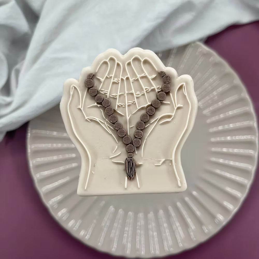 Tampon + emporte pièce Mains qui prient  - LM