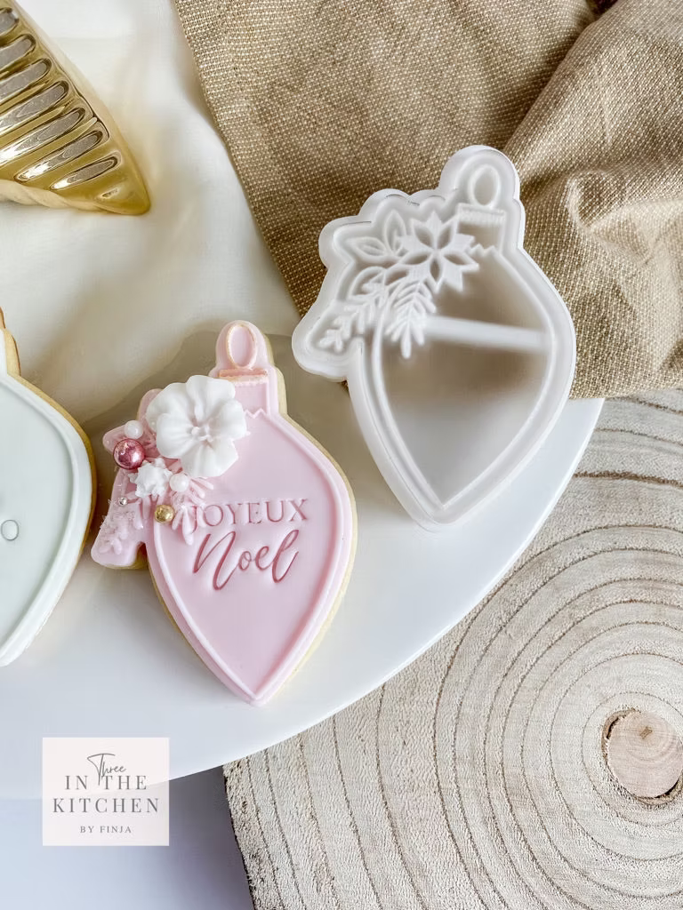 Boule de Noël fleurie + emporte-pièce - Oh my Cookie