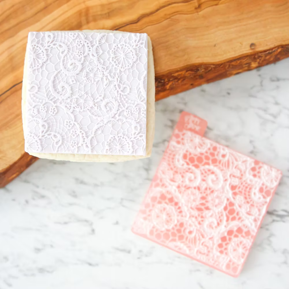 Tampon Outboss Imprimé Floral Elenora Lace - Sweet Stamp
