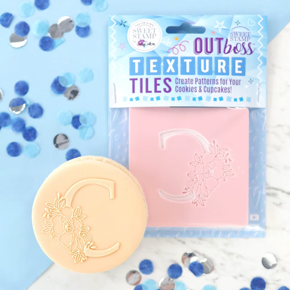 Monogram Floral C - Biscuit Cupcake Embosseur