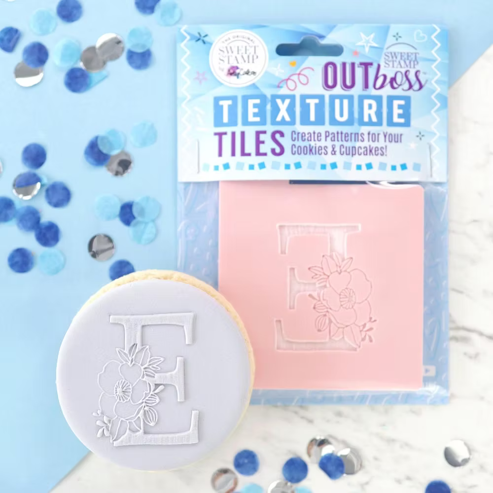 Monogram Floral E - Biscuit Cupcake Embosseur