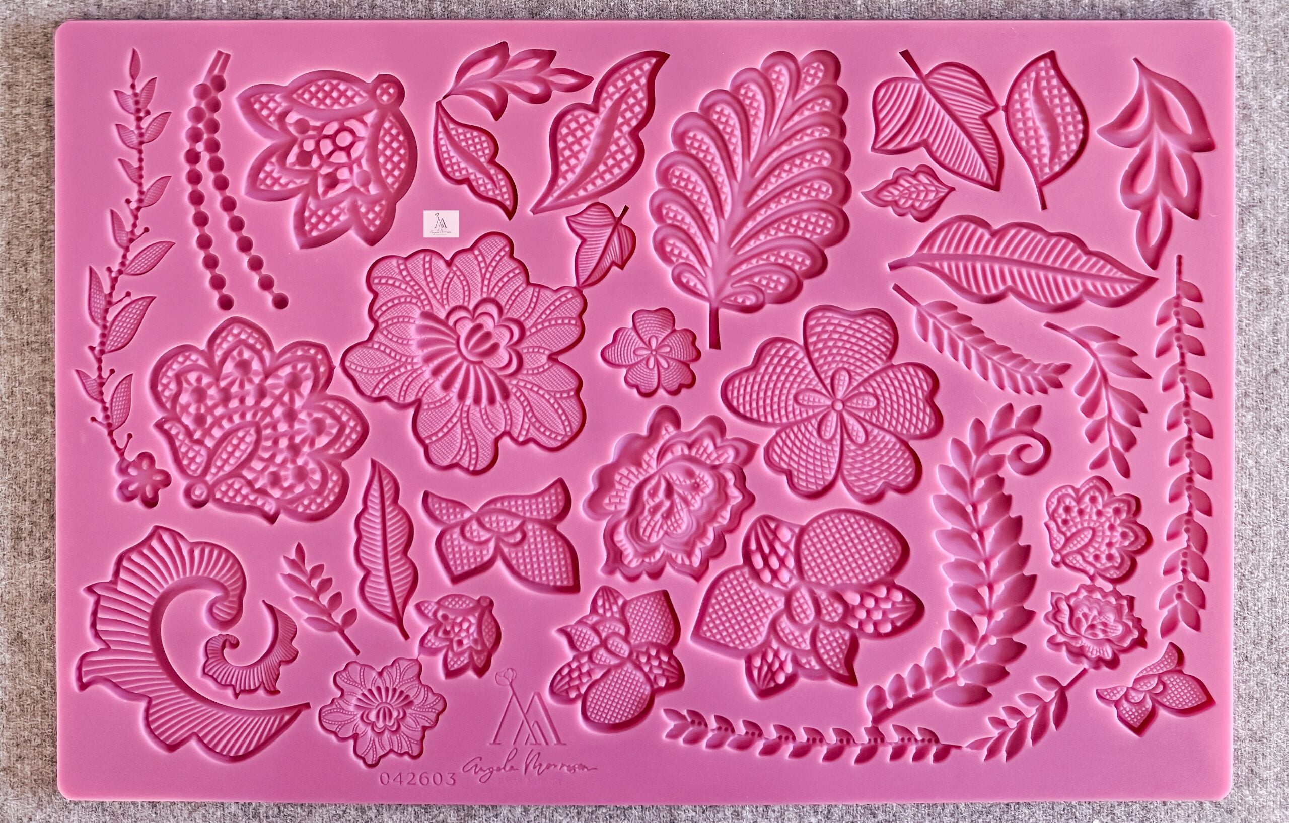 Moule en silicone Wedding Necessities - Angela Morrison