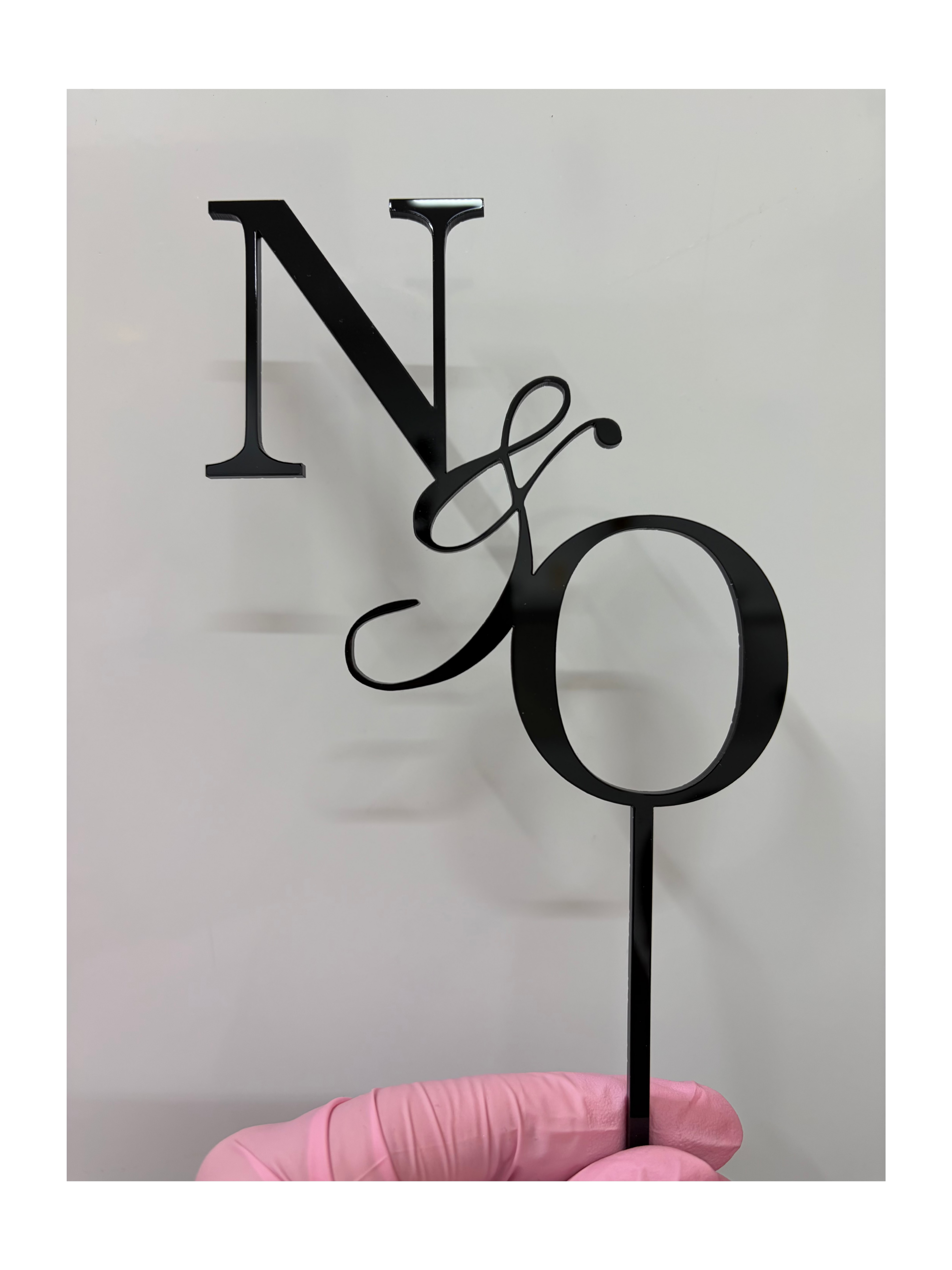 Cake topper acrylique - Initial (Délai de fabrication actuel 2 jours)