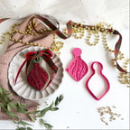 Tampon & cutters à biscuits 3D La boule de Noël suspendu par ChellBells Cakes - Lissie Lou